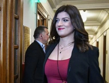 Το twitter κατακεραυνώνει την Νοτοπούλου: «Κάνει προεκλογική καμπάνια με τα δικά μας λεφτά» (φωτο)